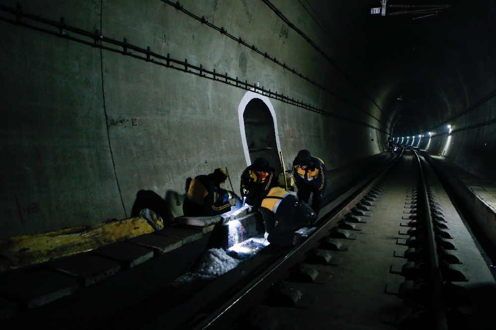 化德铁路运营隧道病害现状